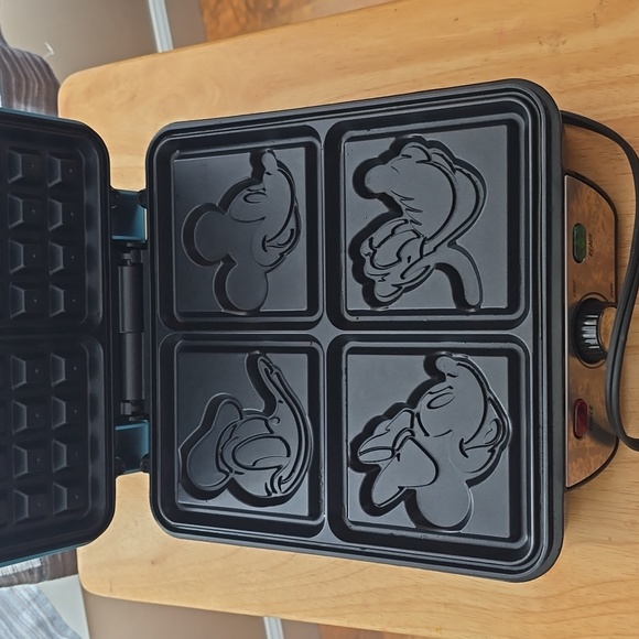 DISNEY Waffle maker - Picture 2 of 4